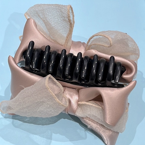 $20/2 Beige and pink hair clip - Picture 3 of 3